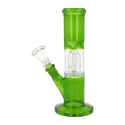 Skleněný bong Super Heroes Green Straight Ice, 20cm - Men sklenn bong s perkolac Super Heroes Green Straight Ice. Transparentn rovn bong v zelenm tnu je ukonen stedn velkm hrdlem. Ice bong je vybaven vstupky pro udren kostek ledu k ochlazen koue a perkolac typu Dome, kter kou zjemuje. Stabilitu bongu zajiuje kulat zkladna siln 8 mm. Oproti standardnm bongm je tento prmiov bong vyroben z tepeln odolnho borosiliktovho skla tlouky 2 mm. Jednodln chillum bongu je ukonen nalisovanm kotlkem s otvorem cca 5 mm.

Vka: 20,5 cm
Vnitn prmr bongu: 3,6 cm
Vnj prmr bongu: 4 cm
Prmr hrdla: 4,6 cm
Socket (zbrus) chillumu: 14,5 mm
Max. dlka chillumu (meno od dosedac knick sti): 8,5 cm
Led: ano
Perkolace: 1x Dome
Turbo: ne
Stko do bongu: 12 mm
Materil: borosiliktov sklo
Balen: kartonov krabice
Distributor: Fortis-DB, spol. s r.o.
