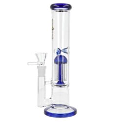 Skleněný bong s perkolací Super Heroes Straight Blue Ice+Perc., 25cm - Men sklenn bong s perkolac Super Heroes Straight Blue. Transparentn rovn bong v modrm tnu je ukonen stedn velkm hrdlem. Ice bong je vybaven vstupky pro udren kostek ledu k ochlazen koue a perkolac typu Arm se esti rameny, kter kou dokonale rozdluje a zjemuje. Stabilitu bongu zajiuje kulat zkladna siln 8 mm. Oproti standardnm bongm je tento prmiov bong vyroben z tepeln odolnho borosiliktovho skla tlouky 3 mm. Vestavn chillum bongu je ukonen kotlkem s drtkem a otvorem cca 5 mm.

Vka: 25 cm
Vnitn prmr bongu: 3,6 cm
Vnj prmr bongu: 4,2 cm
Prmr hrdla: 4,9 cm
Socket (zbrus) chillumu: 14,5 mm
Led: ano
Perkolace: 1x 6 Arm
Turbo: ne
Stko do bongu: 12 mm
Materil: borosiliktov sklo
Balen: kartonov krabice
Distributor: Fortis-DB, spol. s r.o.
