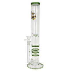 Skleněný bong s perkolací Super Heroes Straight Honey Bee, 42cm - Vysok bong se tynsobnou perkolac Super Heroes Straight Honey Bee. Transparentn rovn bong v zelenm tnu zdoben motivem velky je ukonen silnm hrdlem. Ice bong je vybaven vstupky pro udren kostek ledu k ochlazen koue a tyma perkolacemi typu HoneyComb, kter kou dokonale rozdluje, zjemuje a pomh ochlazovat. Stabilitu bongu zajiuje kulat zkladna siln 9 mm. Oproti standardnm bongm je tento prmiov bong vyroben z tepeln odolnho borosiliktovho skla tlouky 3,5 mm. Vestavn chillum bongu se slit difuzrem je ukonen kotlkem s drtkem a otvorem cca 5 mm.

Vka: 42 cm
Vnitn prmr bongu: 4,3 cm
Vnj prmr bongu: 5 cm
Prmr hrdla: 5,7 cm
Socket (zbrus) chillumu: 14,5 mm
Led: ano
Perkolace: 4x HoneyComb
Turbo: ne
Stko do bongu: 12 mm
Materil: borosiliktov sklo
Balen: kartonov krabice
Distributor: Fortis-DB, spol. s r.o.
